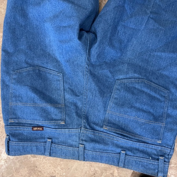 Wrangler dad jeans! Straight fit 38x32 does run a little small at waist - Picture 6 of 6